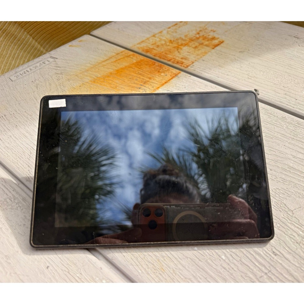 Amazon Fire HD 10 16GB Black 10.1in Wi-Fi Tablet w/ Wall Charger P48WVB4 bundle